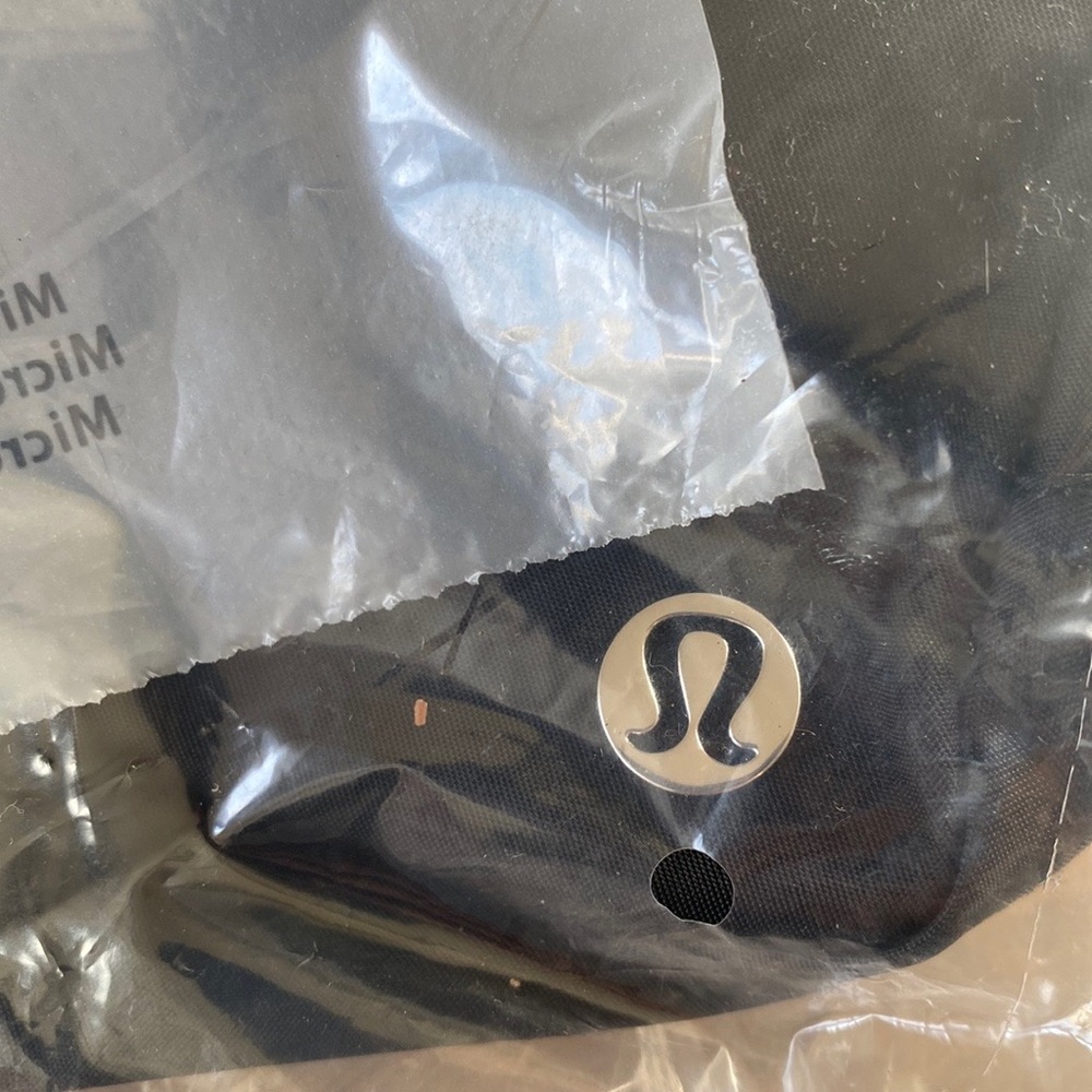 🔥HOT ITEM🔥 LULULEMON - BLACK Everywhere Belt Bag Nwt Crossbody Bag - Picture 11 of 11